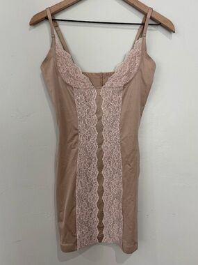 Victoria's Secret So Curvaceous Shaping‎ Slip Size L Nude Shapewear for Dresses